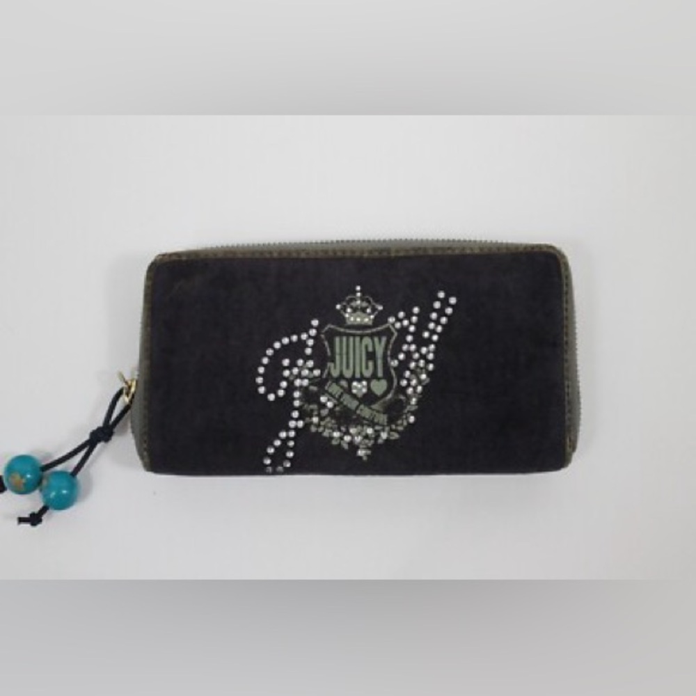 Juicy Couture Blue and Brown Key Card Holder with Elegant Emblem - Picture 15 of 15